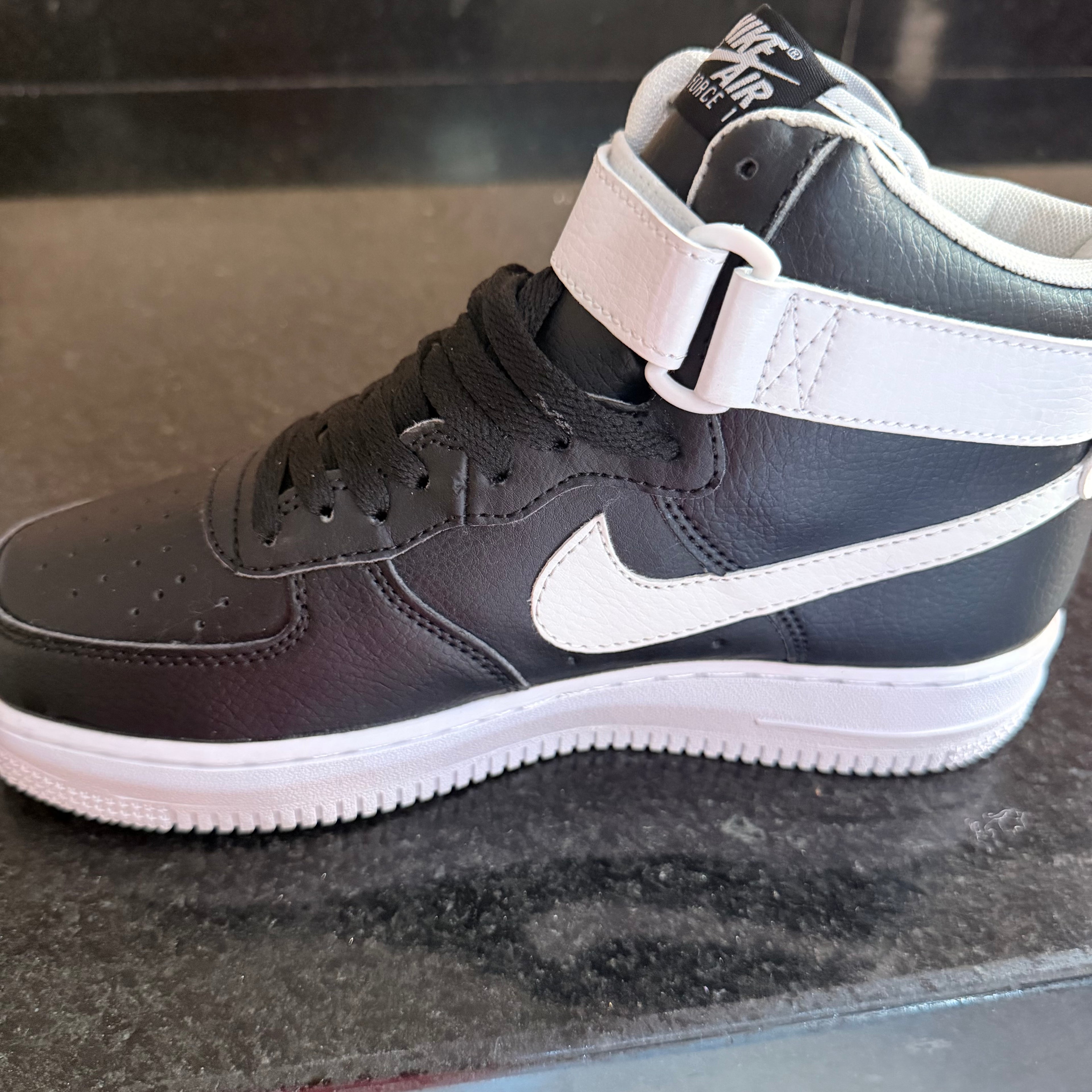 AF1 Mid Black & White