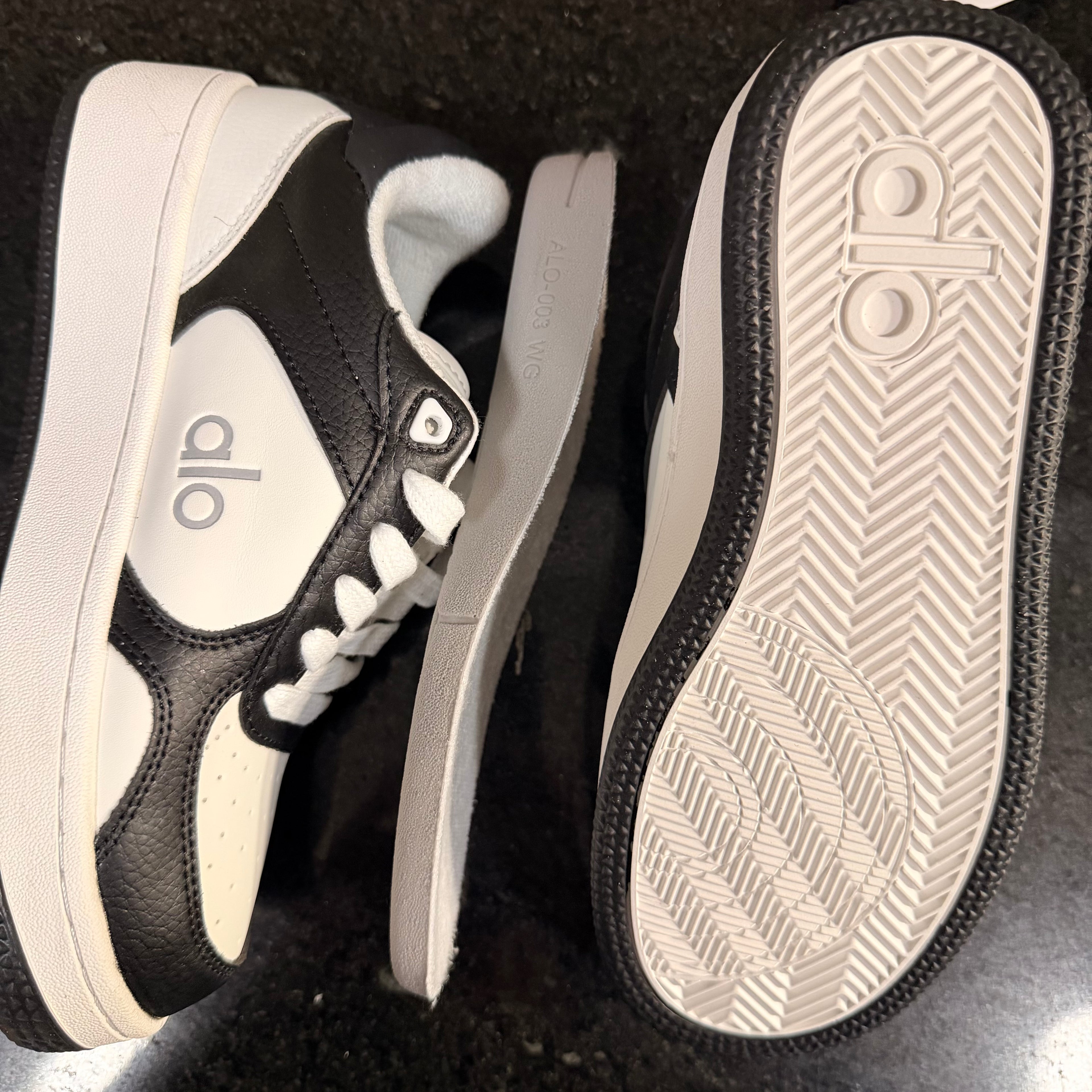ALO Recovery  Black  White