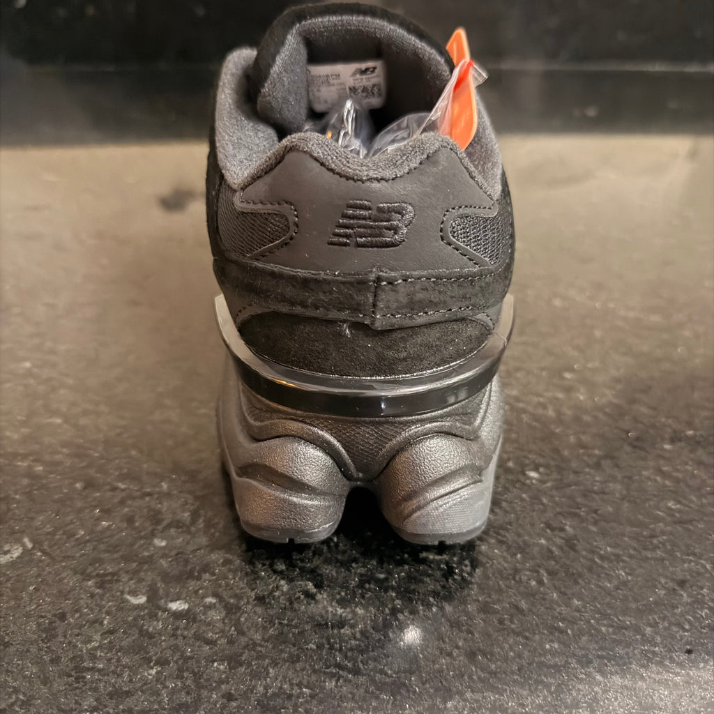 NB 9060 Black Gamuza