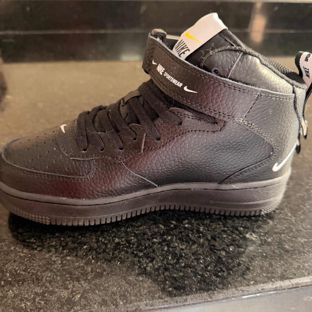 AF1 Mid Utility Black