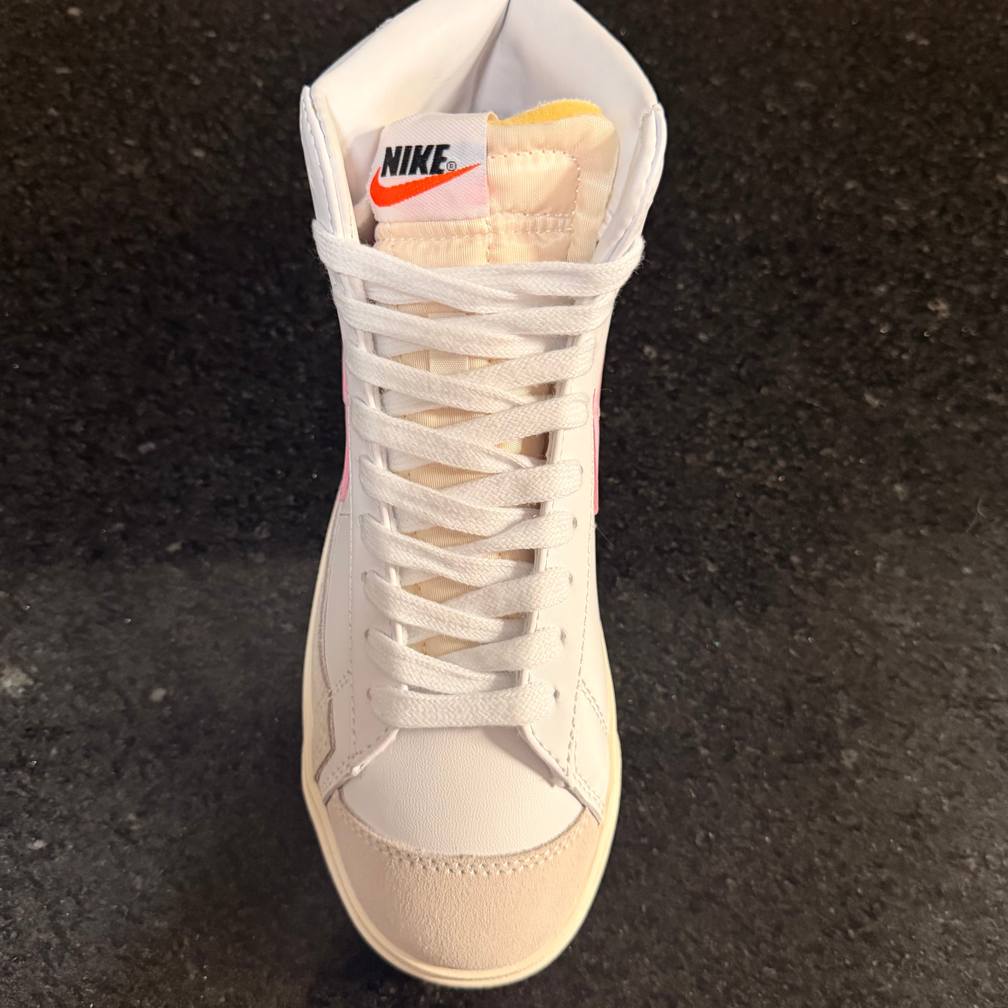 Blazer Mid Swooch Pink